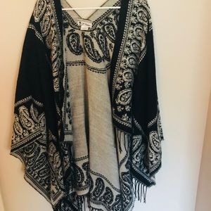 NWOT 29 Palms Black and Grey Poncho